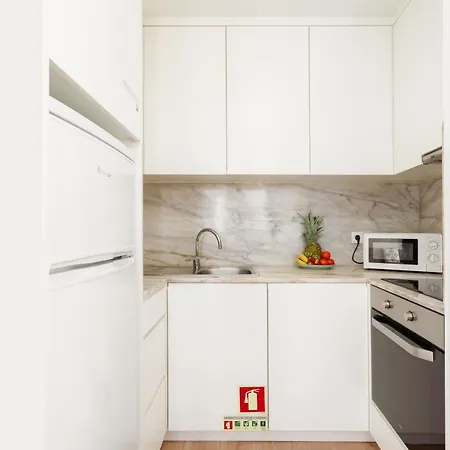 Apartment Host Wise - Flat W Free Private Parking - Bright & Cozy Porto