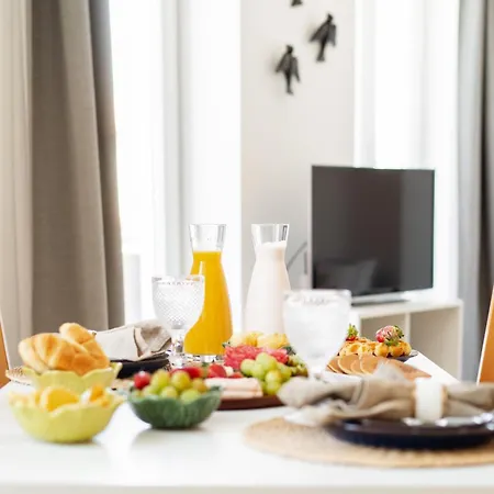 Host Wise - Flat W Free Private Parking - Bright & Cozy * Porto