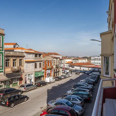 Host Wise - Flat W Free Private Parking - Bright & Cozy Apartment *
