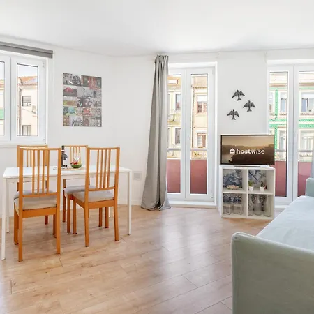 Apartment Host Wise - Flat W Free Private Parking - Bright & Cozy *